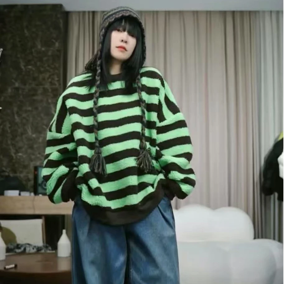 infobyfive冬季新款绿色条纹毛毛虫大版圆领长袖绒衫2EA0904