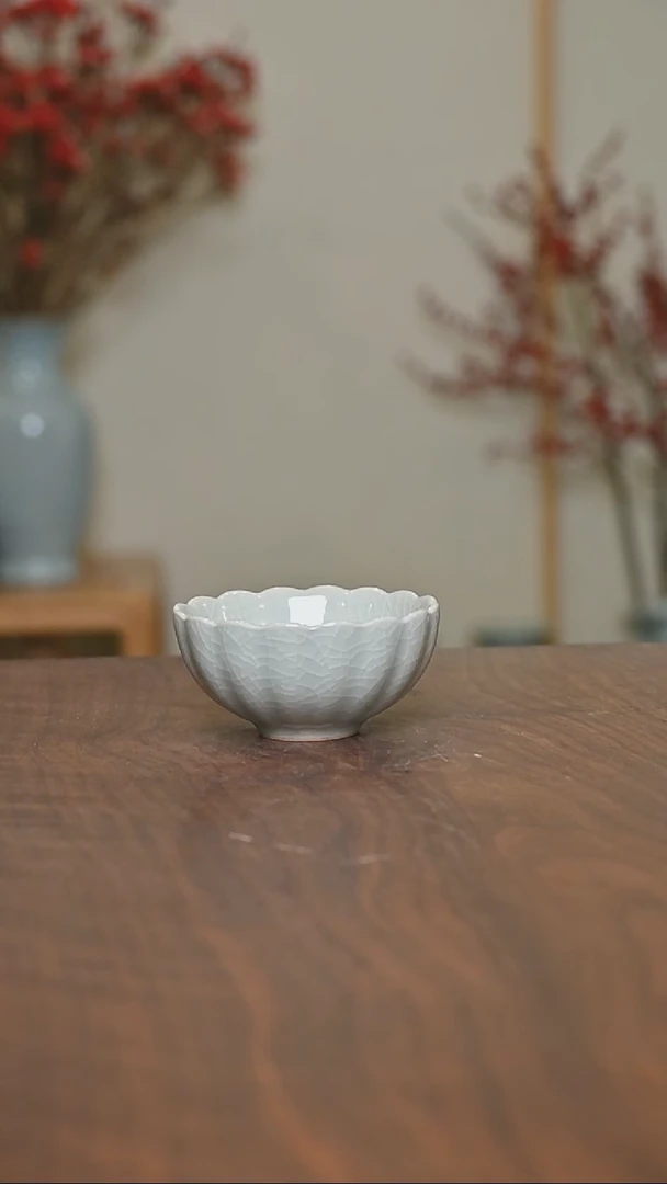【闪购商品】其他菊瓣杯微瑕粉青釉 朱家款