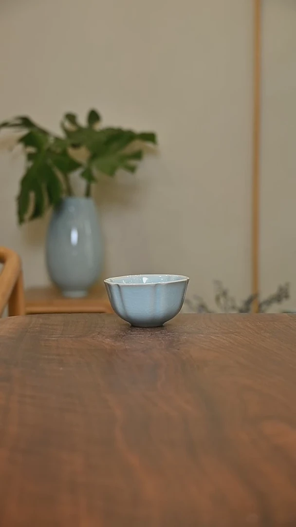 大六和太平杯 天青 微瑕 朱家汝窑款