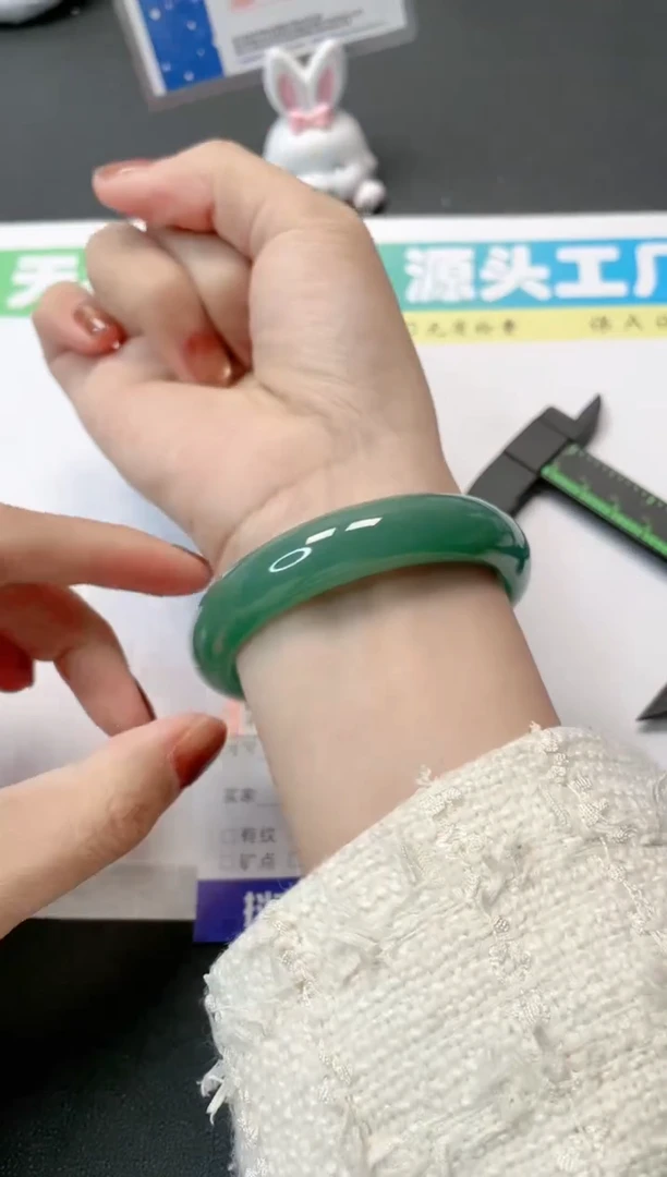 【闪购商品】石英质玉手镯未镶嵌206-58