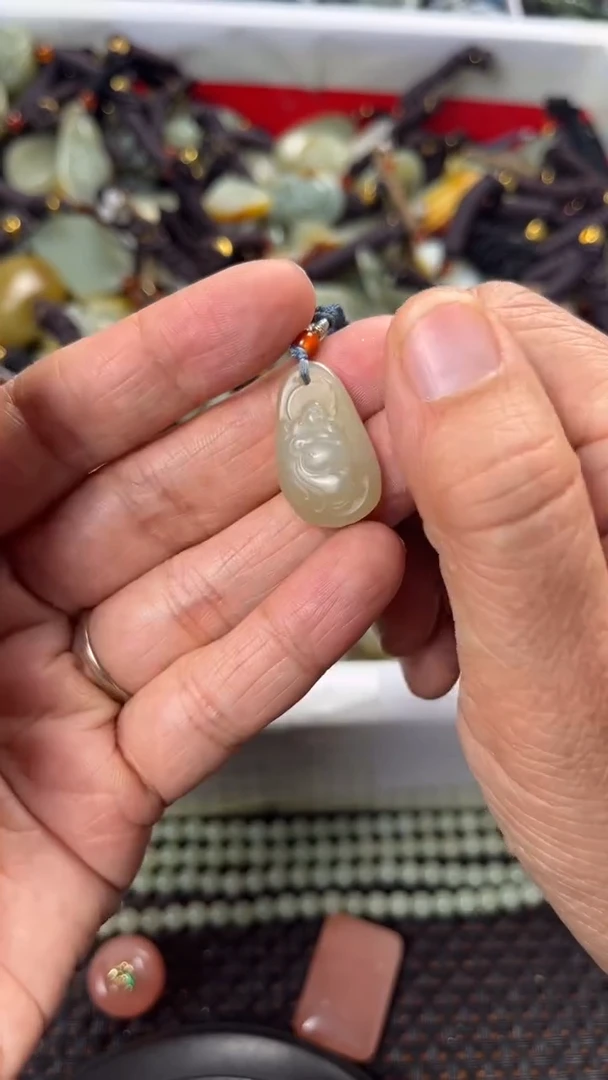 【闪购商品】和田玉颈饰未镶嵌多样性发货没有证书拍一发一有瑕