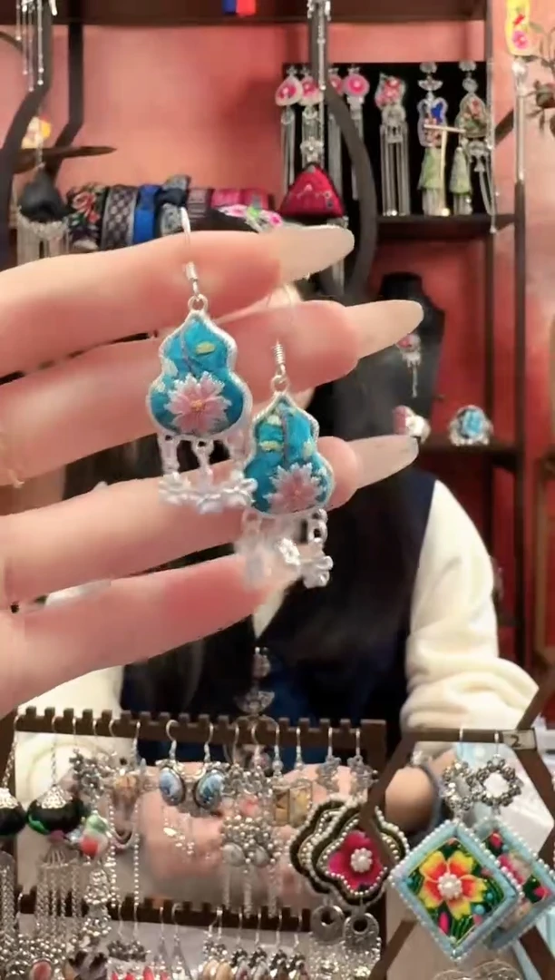 织绣云织谣民族风精美饰品 207