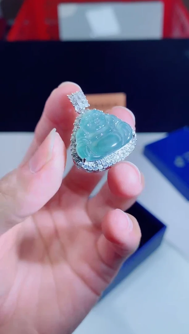 颈饰未镶嵌翡翠   ·