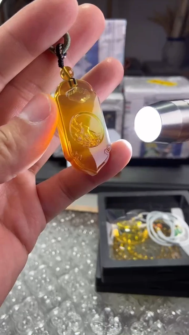 琥珀颈饰未镶嵌仙鹤