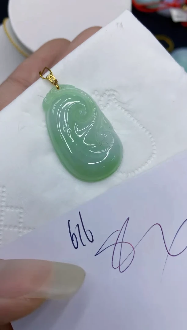 翡翠18K金镶嵌颈饰111111111111