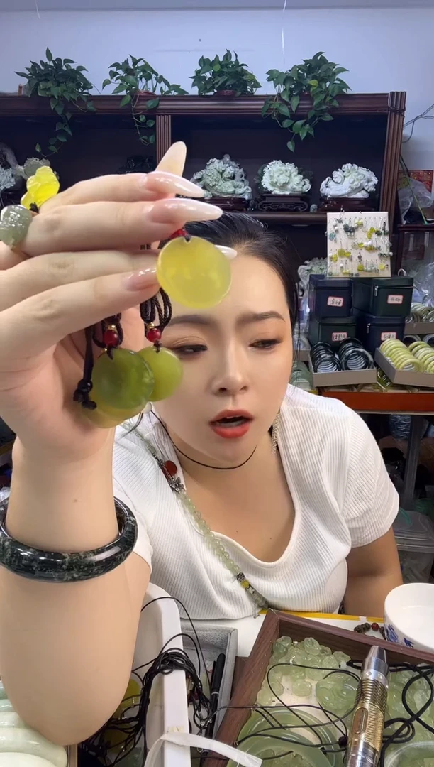 未镶嵌蛇纹石玉护心镜多样性发货其中之一