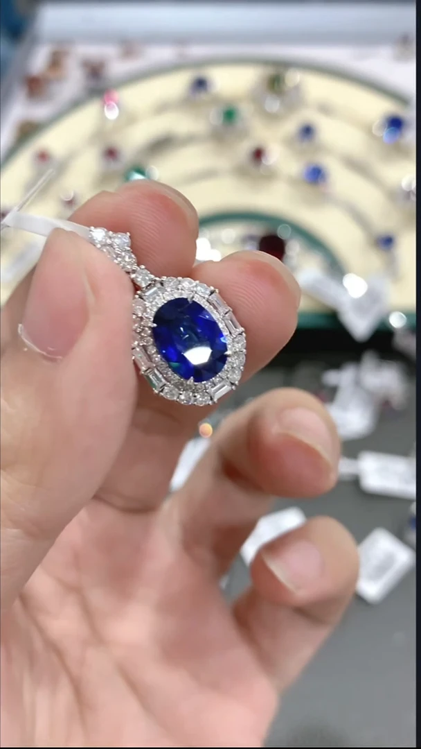 吊坠蓝宝石18K金镶嵌·