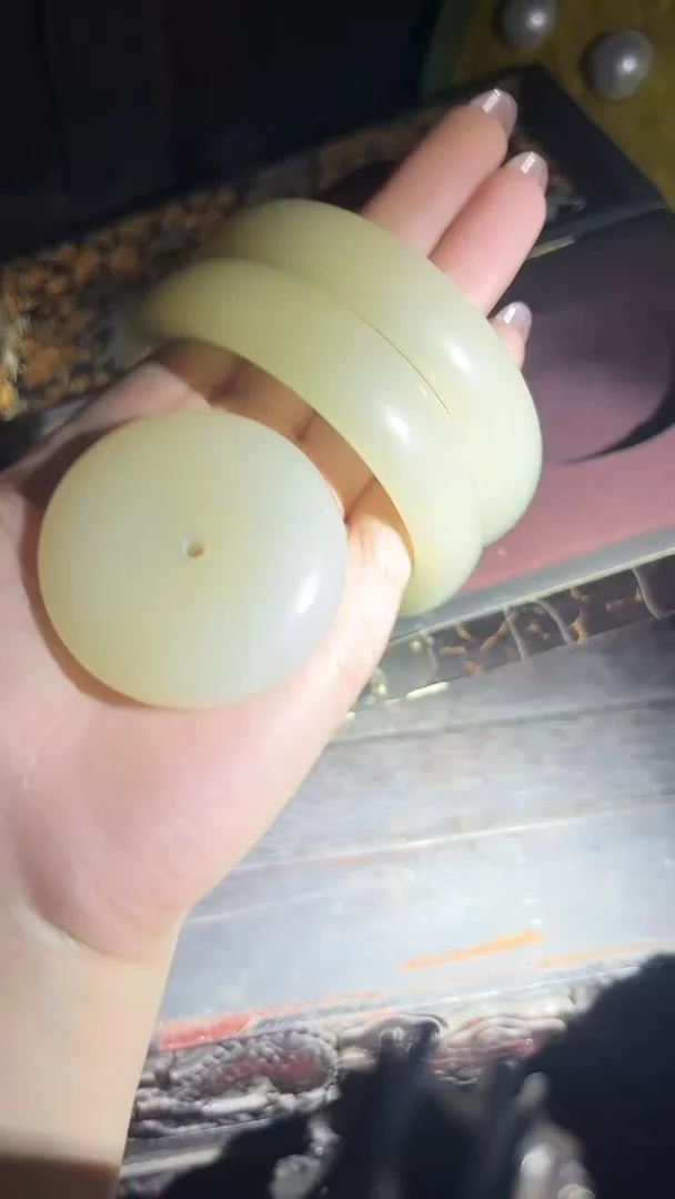 和田玉手镯未镶嵌手镯.1对.扁+平安扣.1件.白