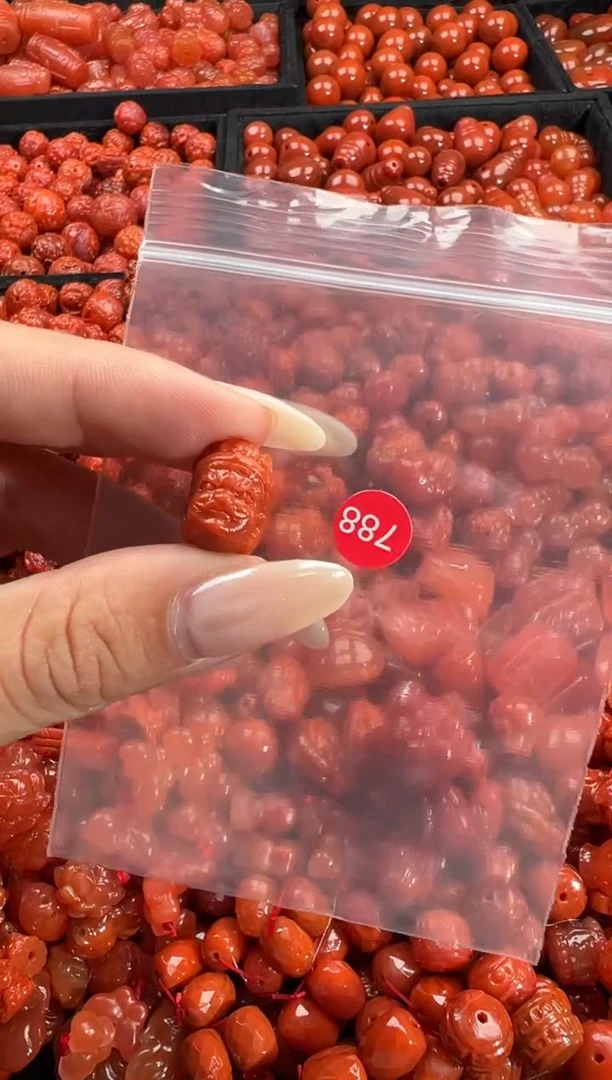 颈饰未镶嵌南红玛瑙1