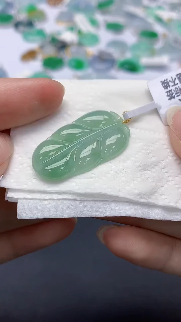翡翠18K金镶嵌颈饰天然缅甸a货翡翠