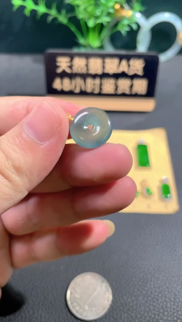 翡翠18K金镶嵌颈饰翡翠