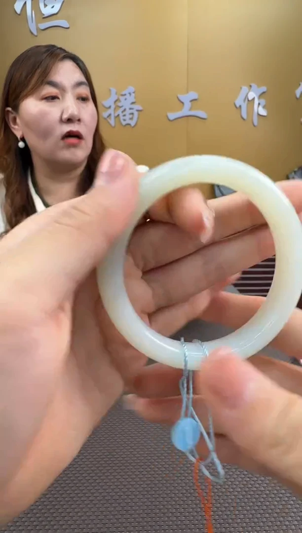 【闪购商品】和田玉手镯未镶嵌57