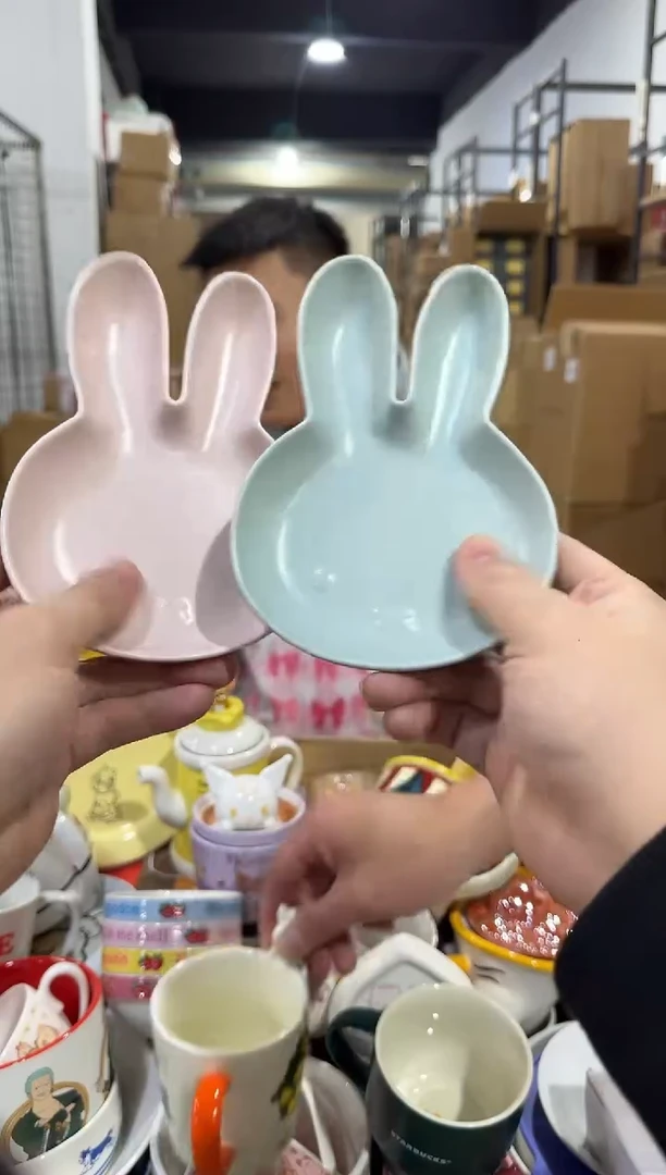 瓷片蓝色加粉色米菲兔小碟子