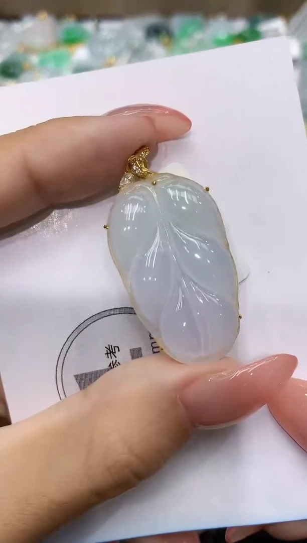 颈饰18K金镶嵌翡翠111111111111
