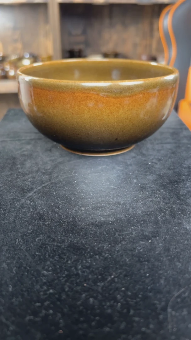 鳝鱼黄色的碗  两只