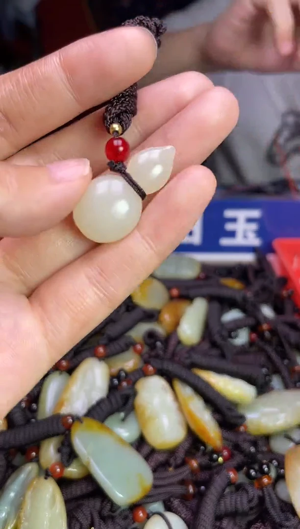 未镶嵌和田玉挂件1