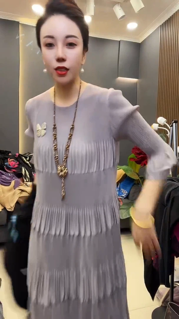 聚酯纤维（涤纶）灰色蛋糕裙