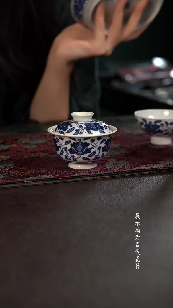 110c研山琢器青花茶花盖碗