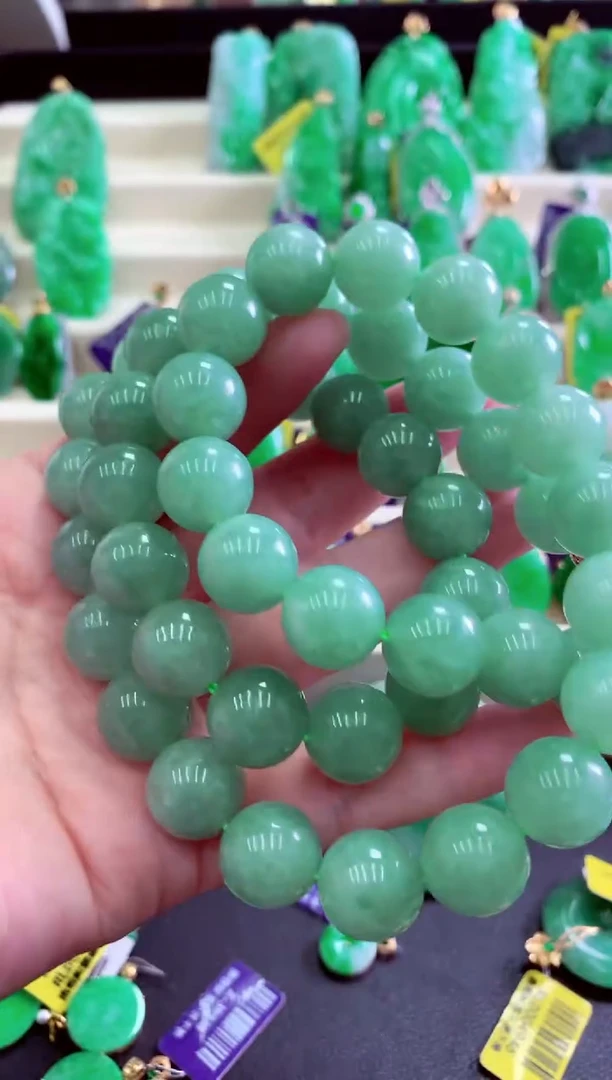 颈饰未镶嵌翡翠挂件