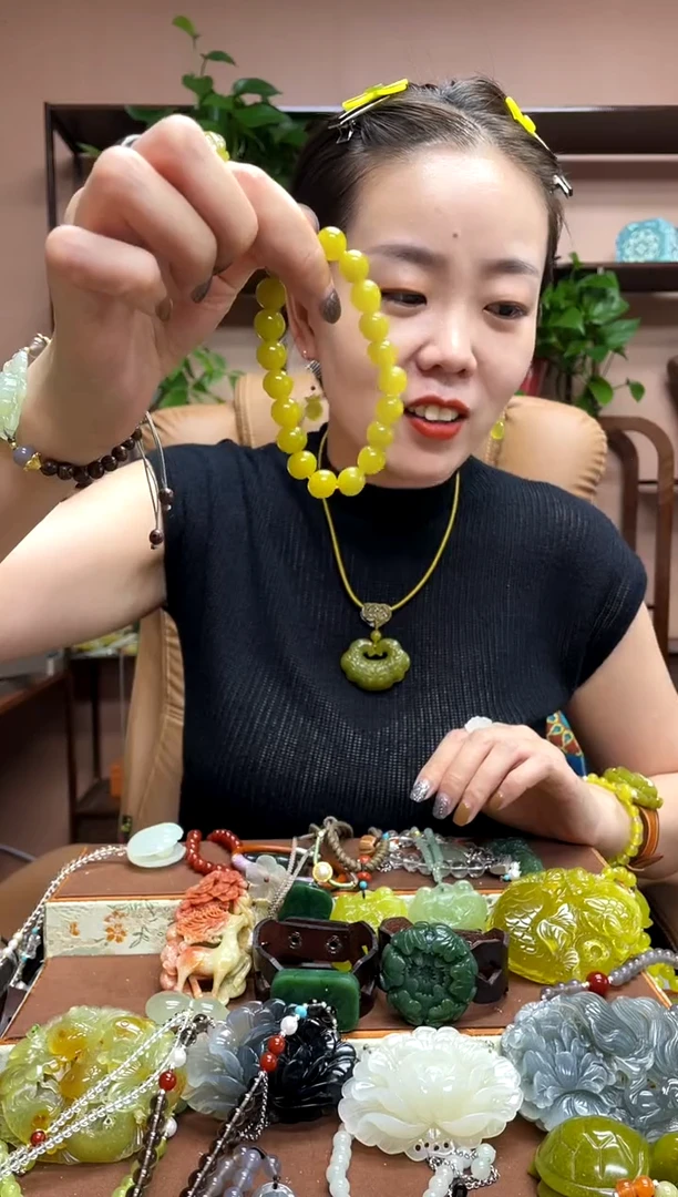 未镶嵌岫玉手串多样性发货发其中之一