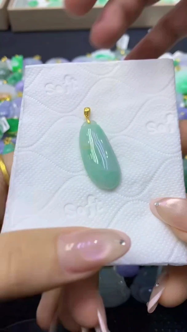 颈饰未镶嵌翡翠天然缅甸翡翠A货