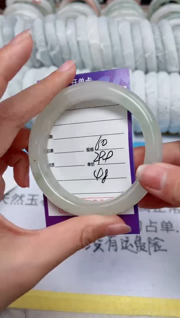 【闪购商品】石英质玉手镯未镶嵌48