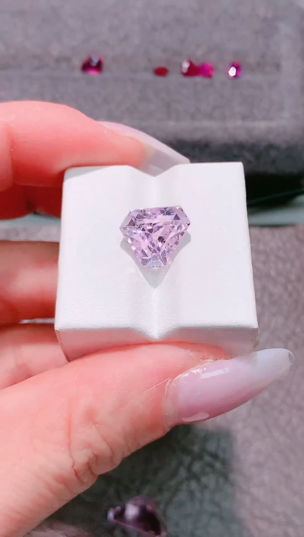 未镶嵌锂辉石裸石6.21ct