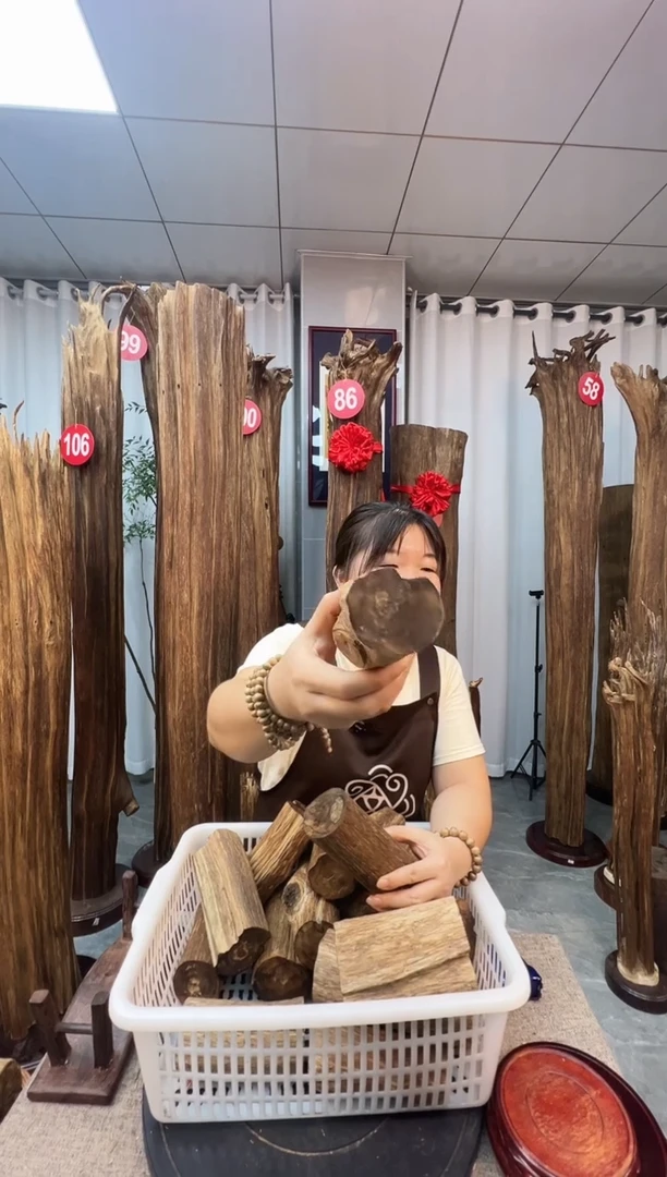 沉香碎屑沉香沉香原料摆件工艺品一百以上带底座