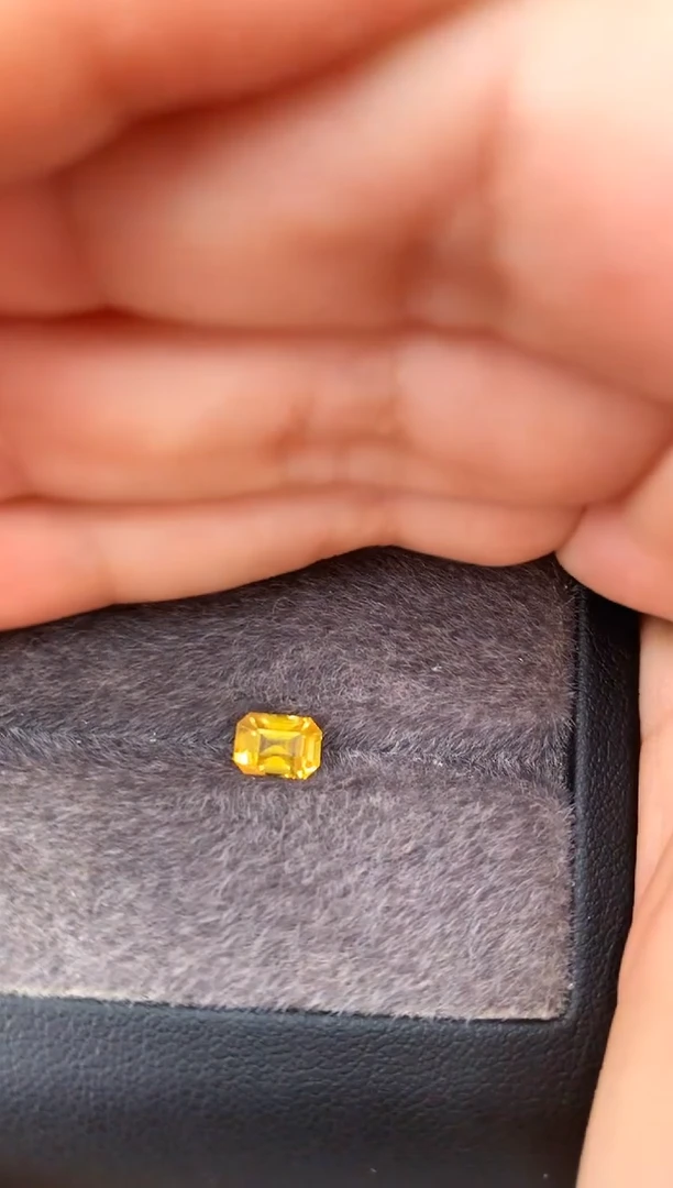 未镶嵌裸石定制蓝宝石爱****狗祖切型 黄蓝宝 1.20ct