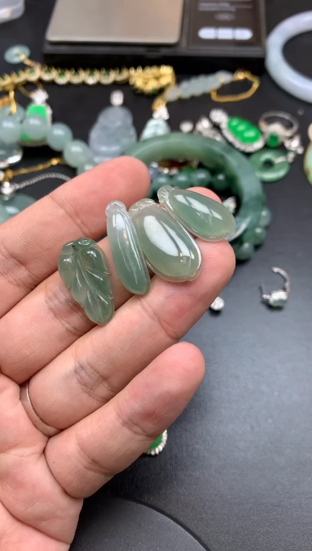 颈饰未镶嵌翡翠大***啦深林里的小骨朵商品不退不换