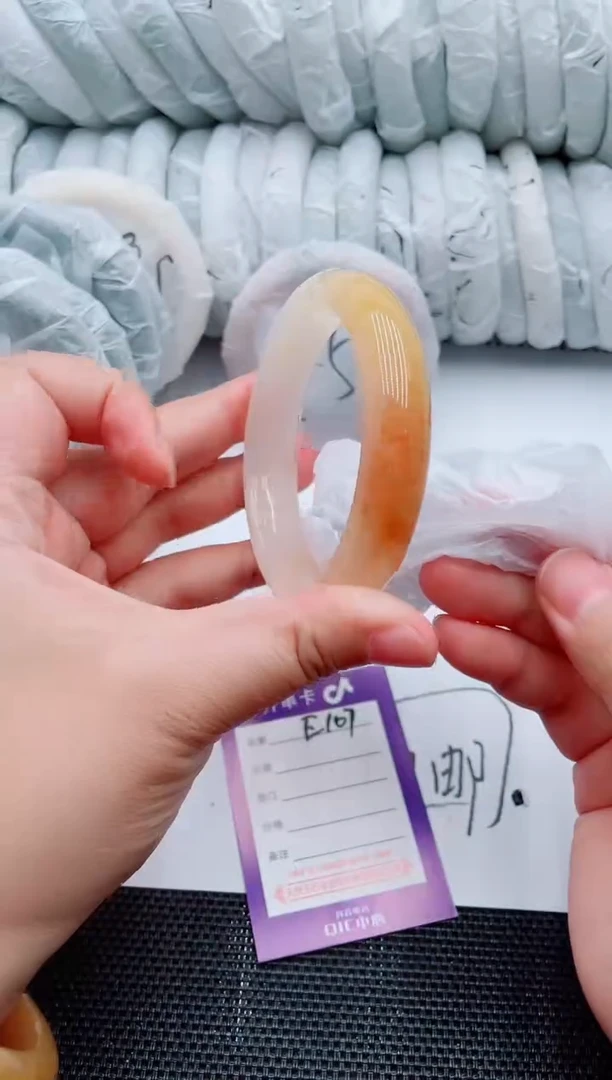 石英质玉手镯未镶嵌E107-60-61