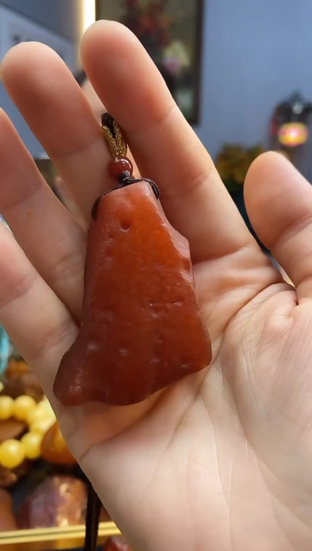 未镶嵌颈饰琥珀吊坠