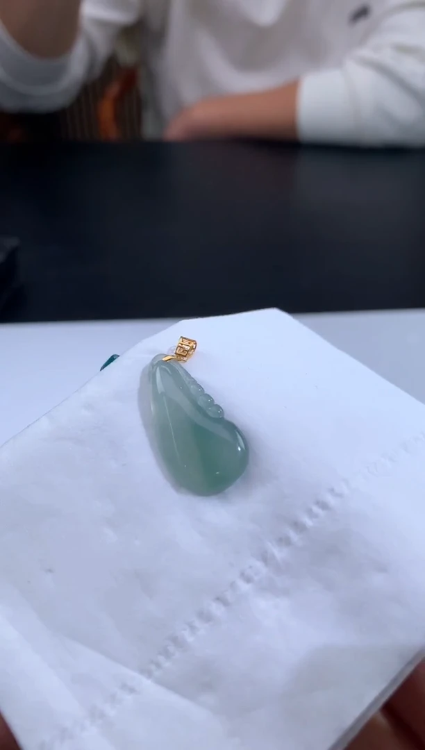 颈饰18K金镶嵌翡翠丽**～翡翠