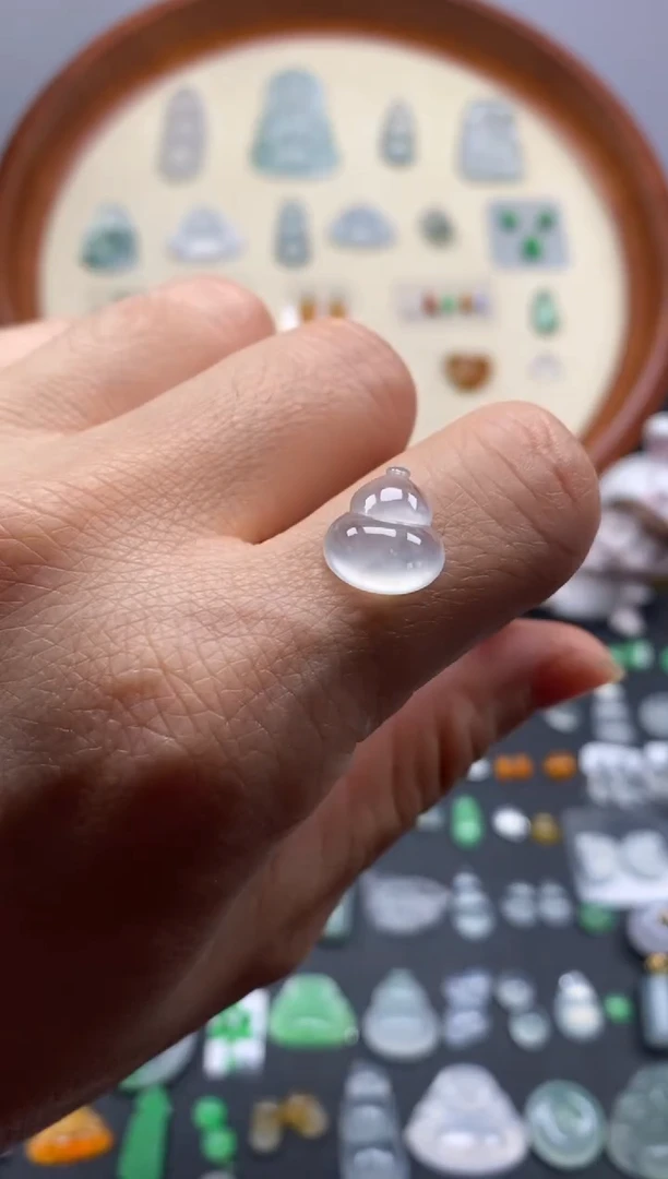 颈饰未镶嵌翡翠冰葫芦/芬