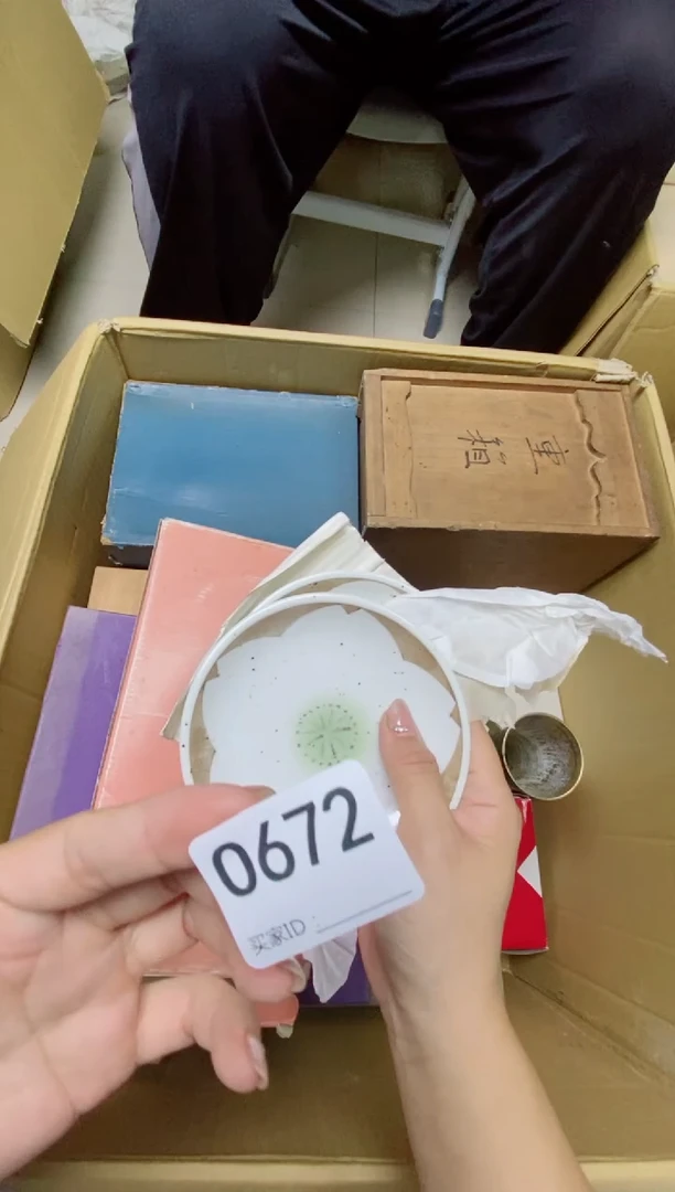 瓷片深****坊O672默认微瑕，谨慎参拍