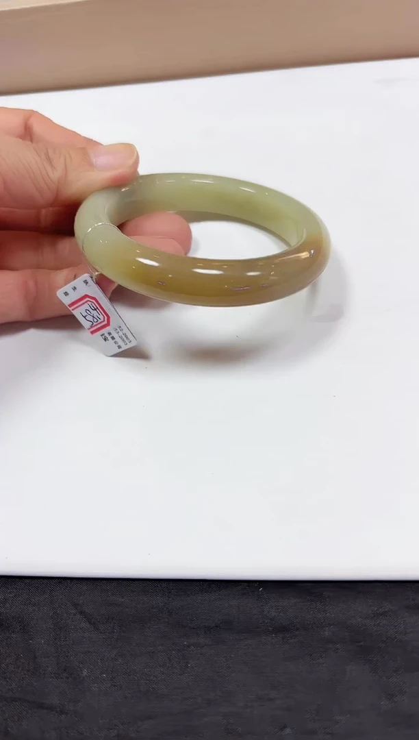 颈饰未镶嵌和田玉手镯58.4