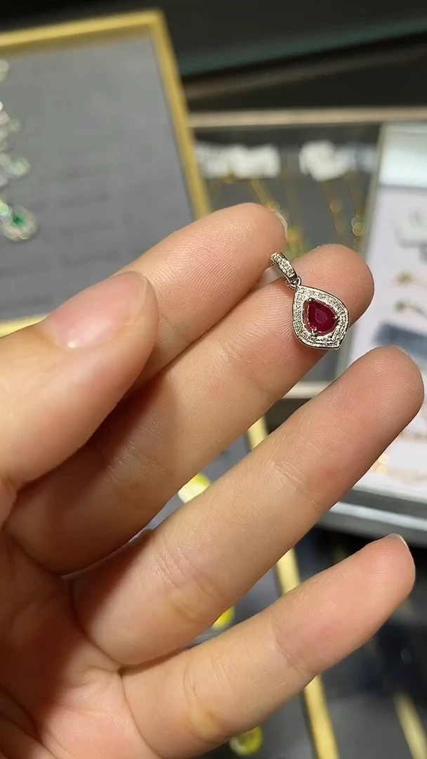 吊坠(不含链)18K金镶嵌红宝石