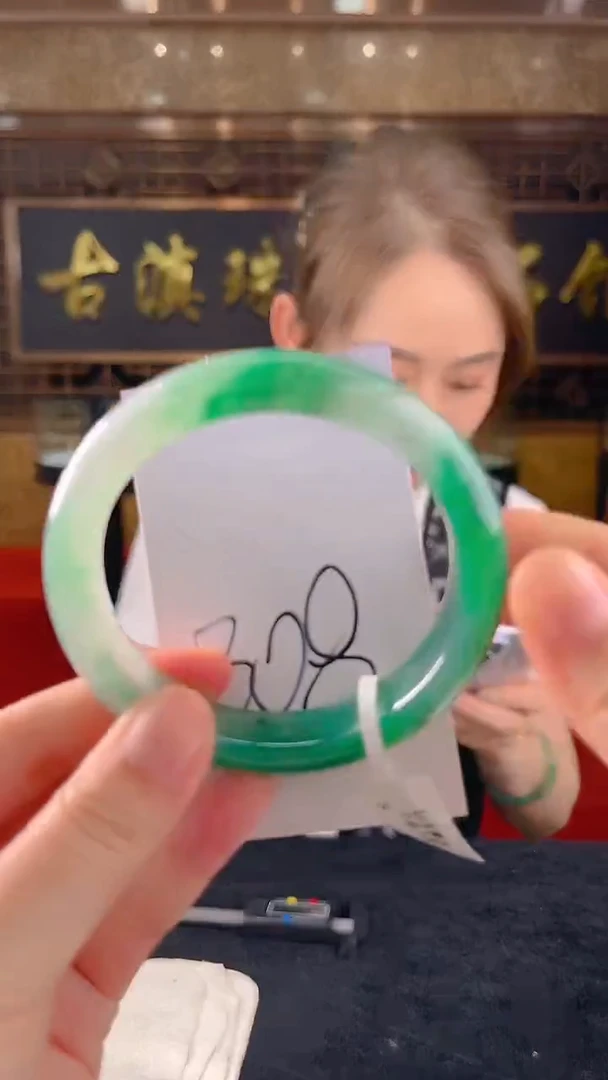 未镶嵌手镯石英质玉（非洲翠）微瑕介意勿拍
