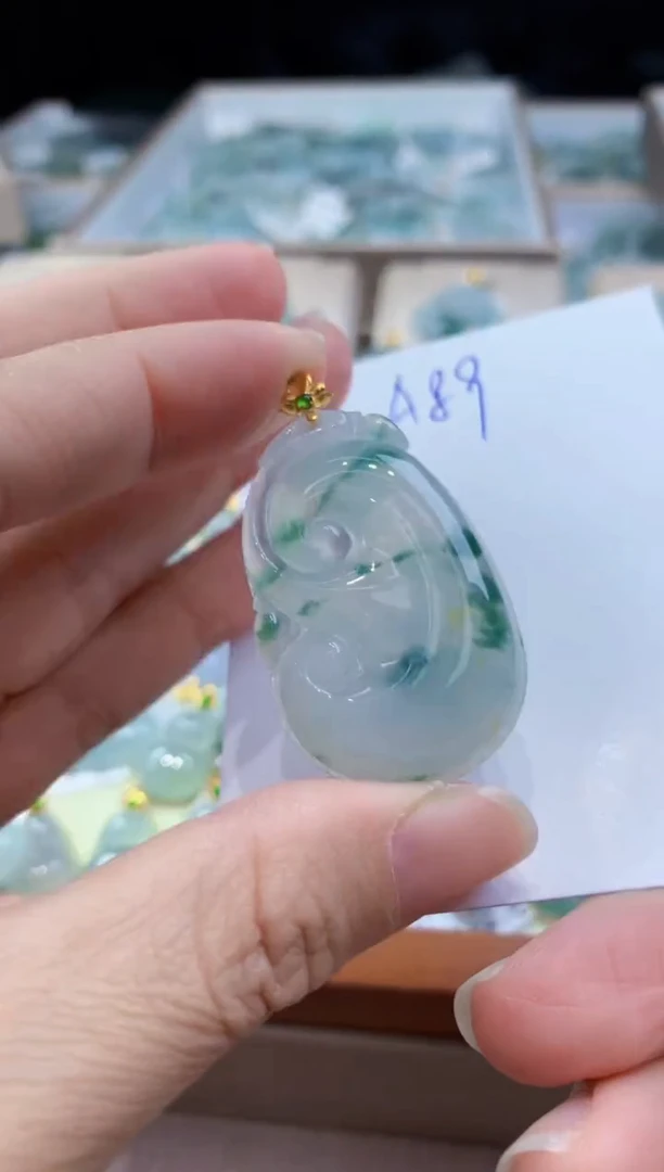 翡翠18K金镶嵌颈饰天然缅甸a货翡翠