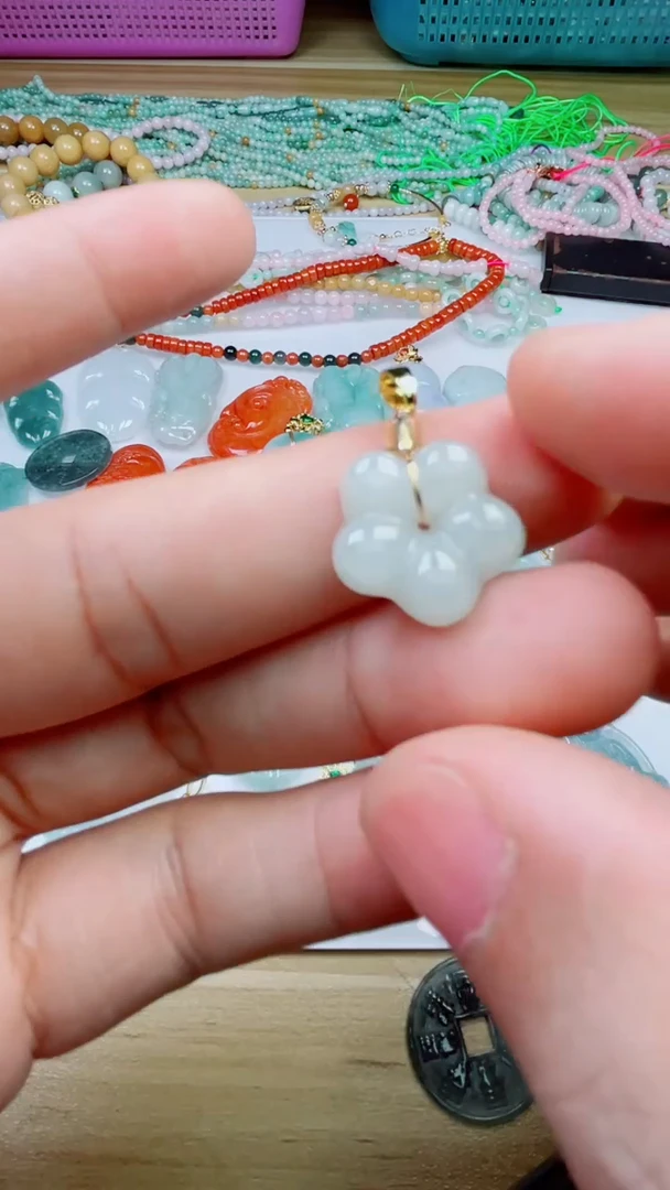 未镶嵌挂件翡翠1