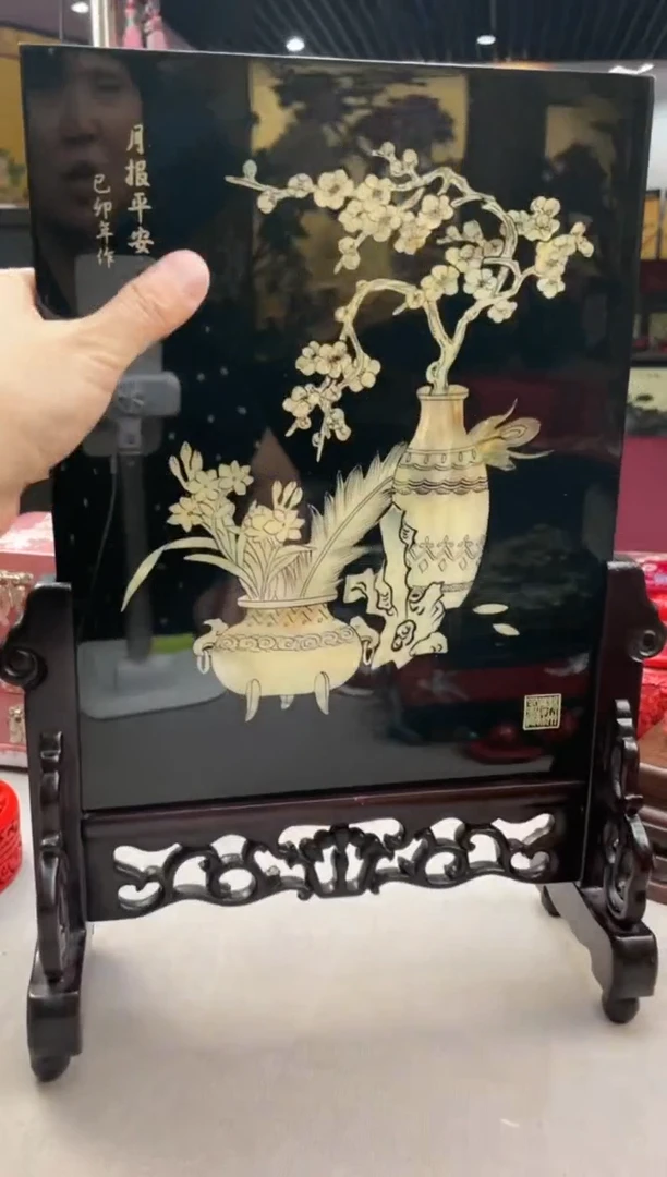 扬州漆器 ，黑底月报平安