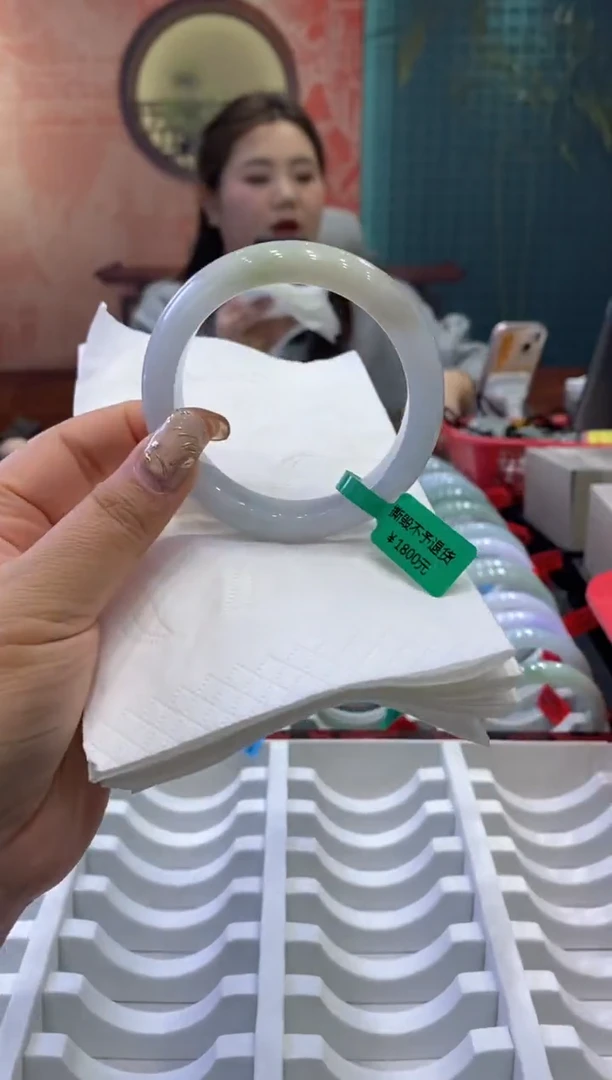 【闪购商品】翡翠手镯未镶嵌多人0011351
