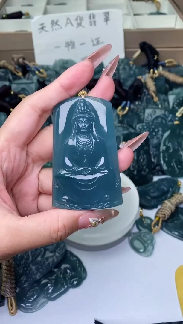 颈饰未镶嵌翡翠