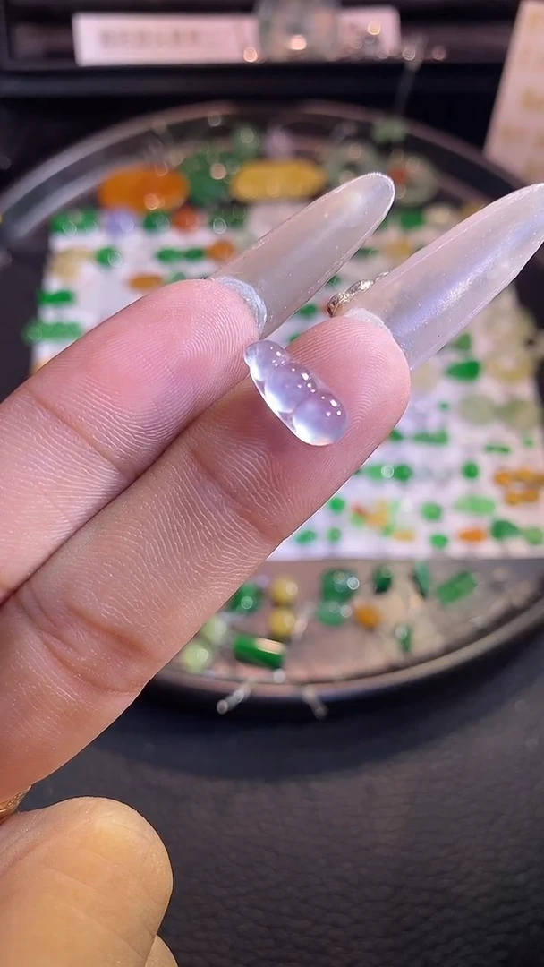 翡翠挂件未镶嵌豆子