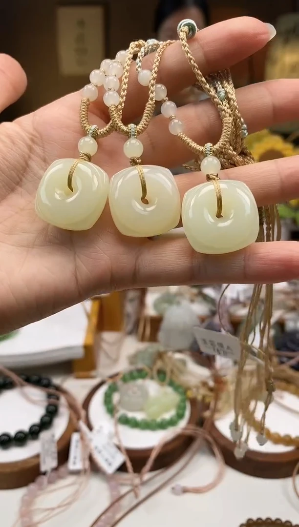 颈饰未镶嵌和田玉25左右黄口方圆平安扣多样性发一