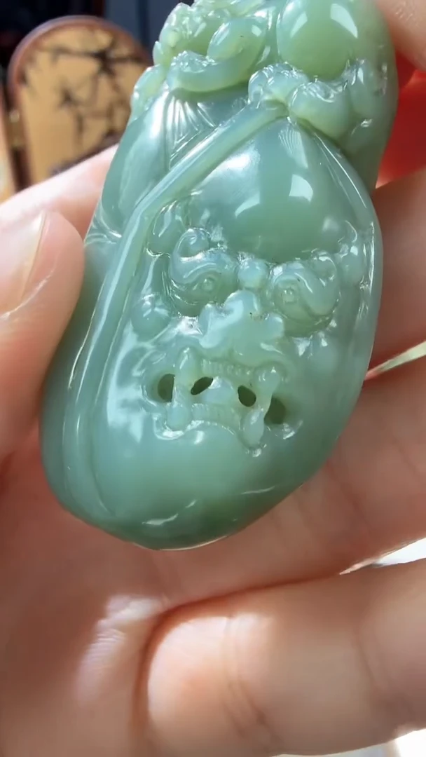 颈饰未镶嵌和田玉俄碧粉青貔貅饕餮吊坠