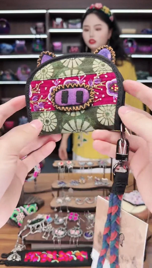 织绣A49蒙阿苏苗绣传承店