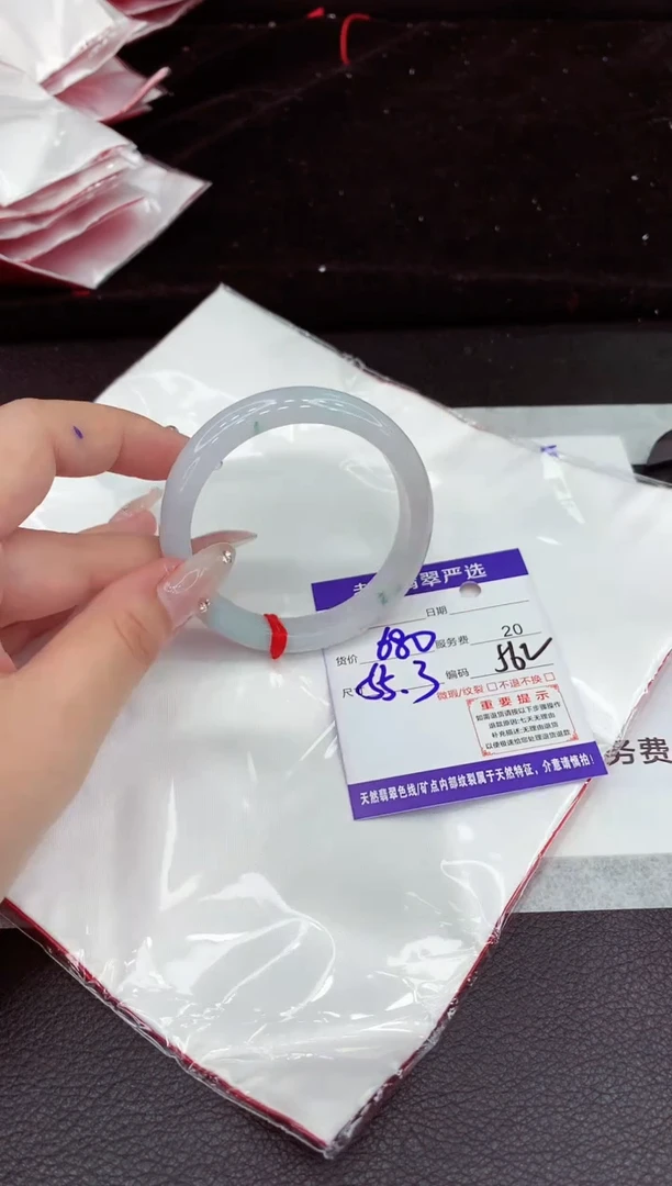 翡翠手镯未镶嵌1