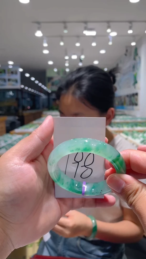 石英质玉（非洲翠）手镯未镶嵌天然冰飘花