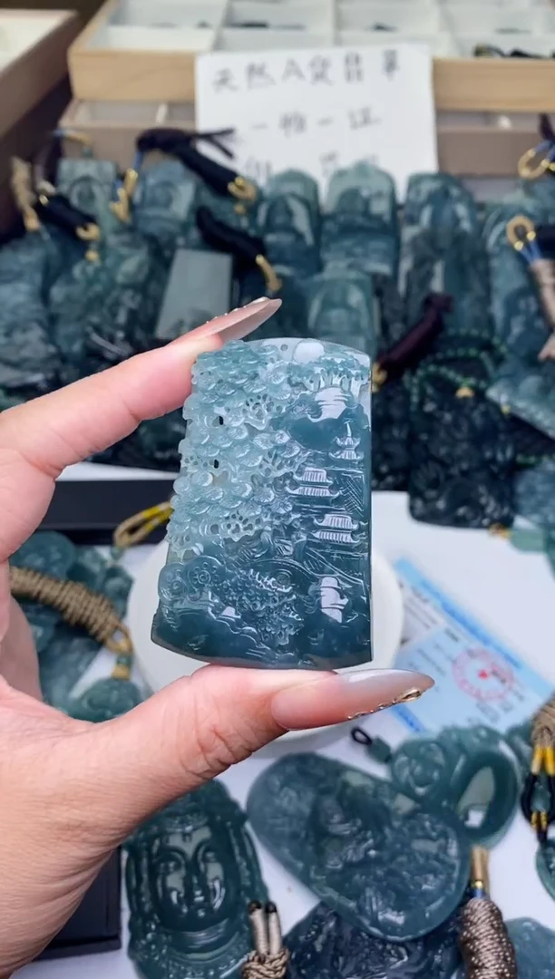 颈饰未镶嵌翡翠